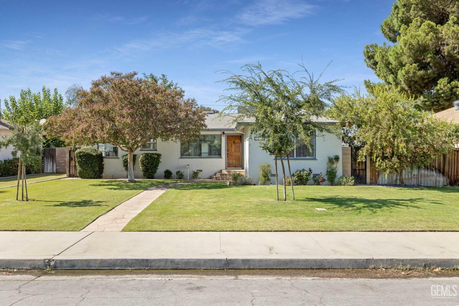 Property Photo:  2831 Alder Street  CA 93301 