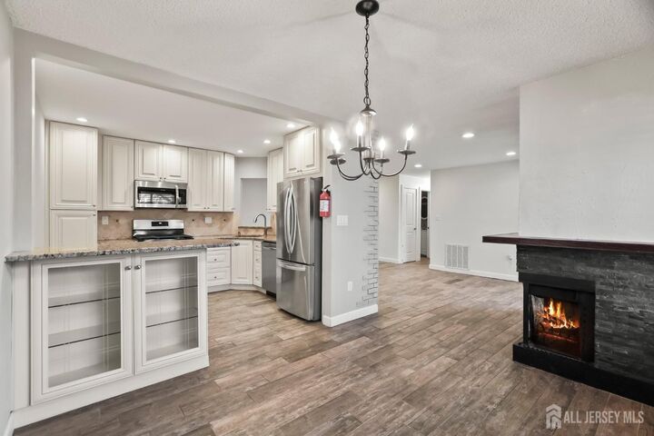 5 Farnham Square  Sayreville NJ 08859 photo