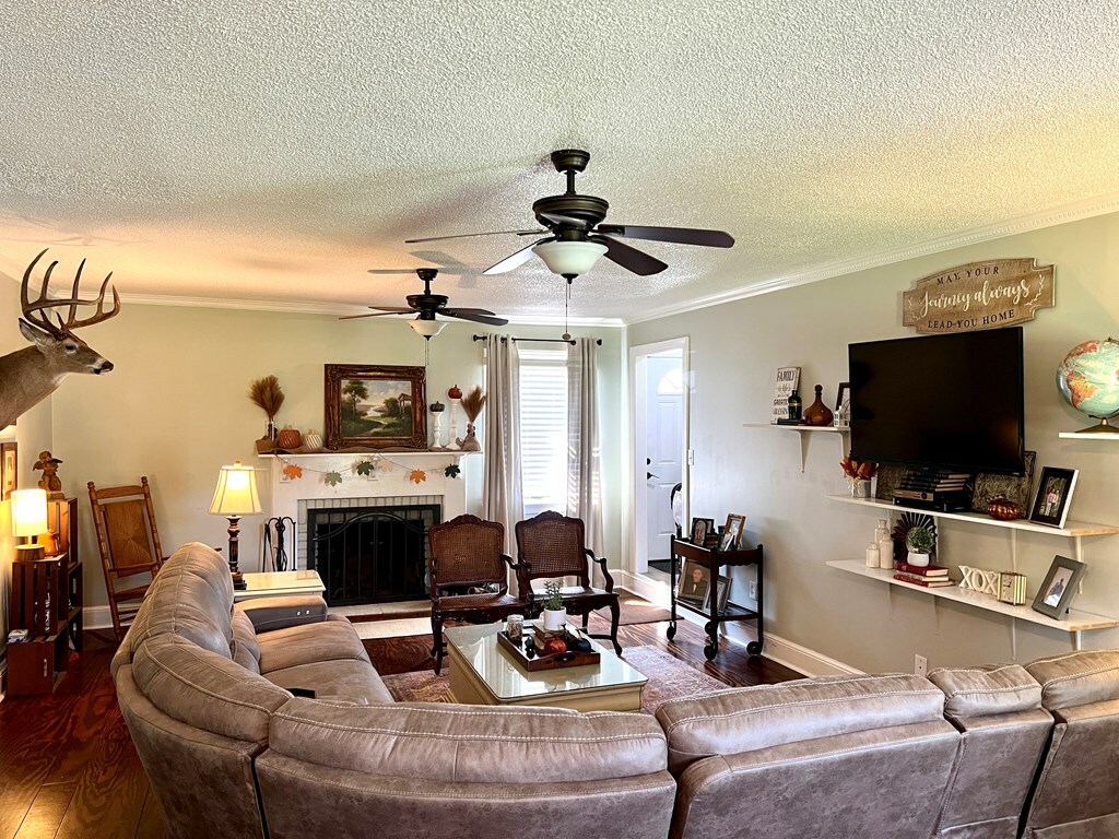 Property Photo:  614 E 30th Avenue  GA 31015 