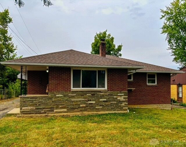 Property Photo: 1619 Pinecrest Drive OH 45414