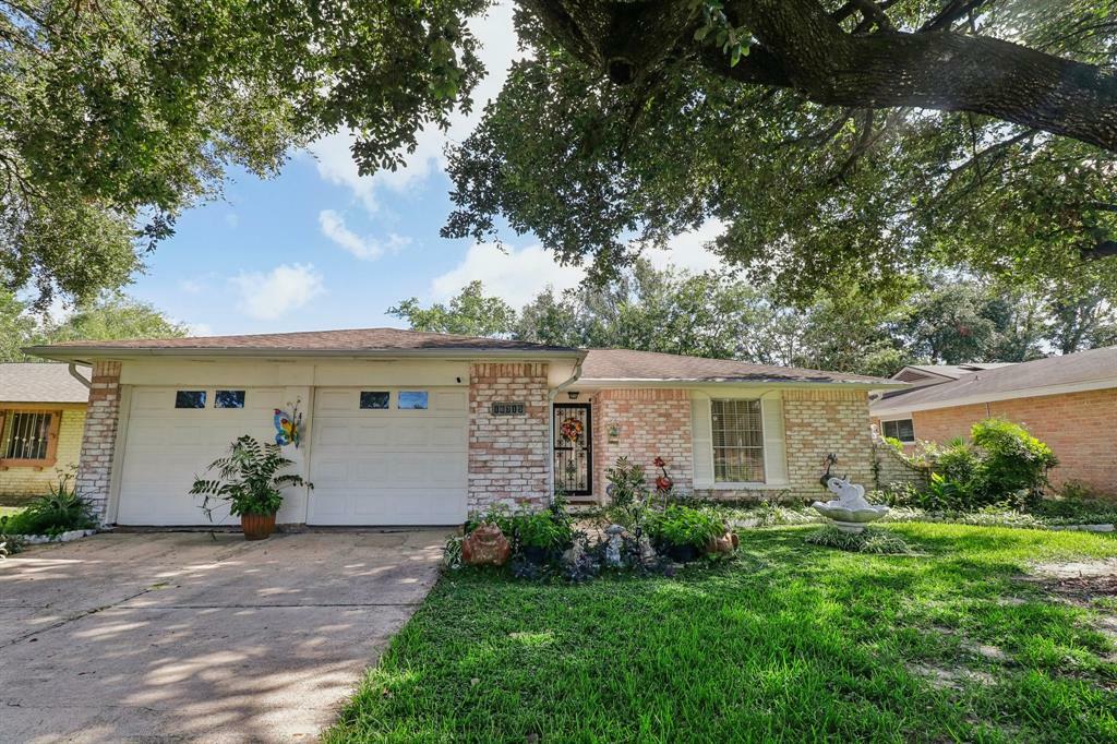 Property Photo:  16715 Barcelona Drive  TX 77546 