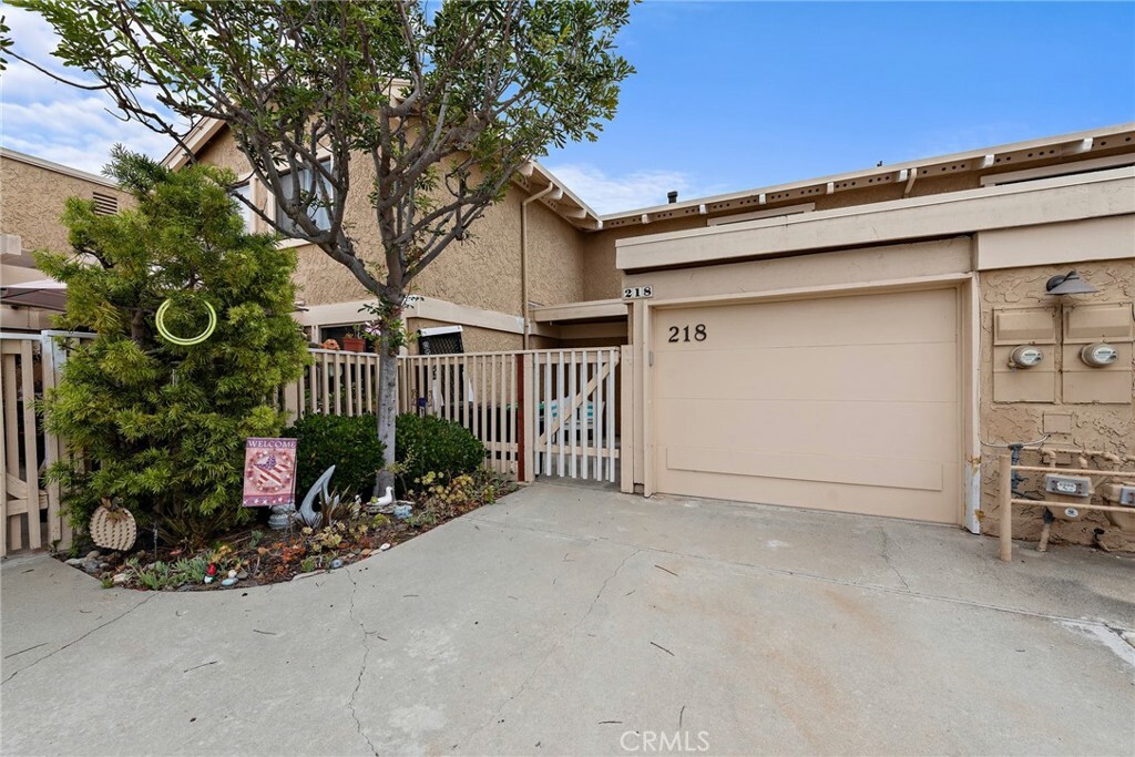 Property Photo:  218 Avenida Adobe  CA 92672 