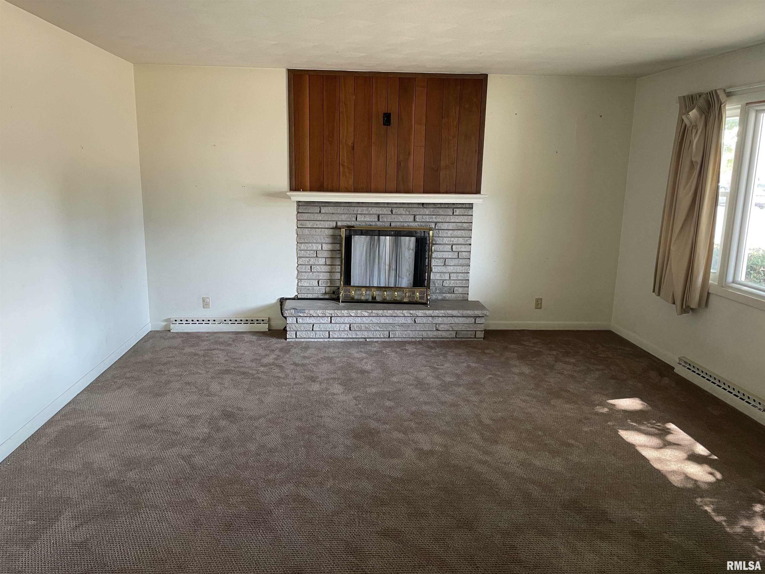 Property Photo:  204 W 5th Street  IL 61760 