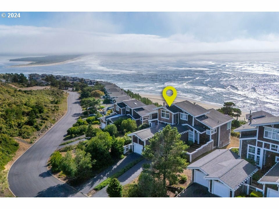 Property Photo:  275 Capes Dr  OR 97134 