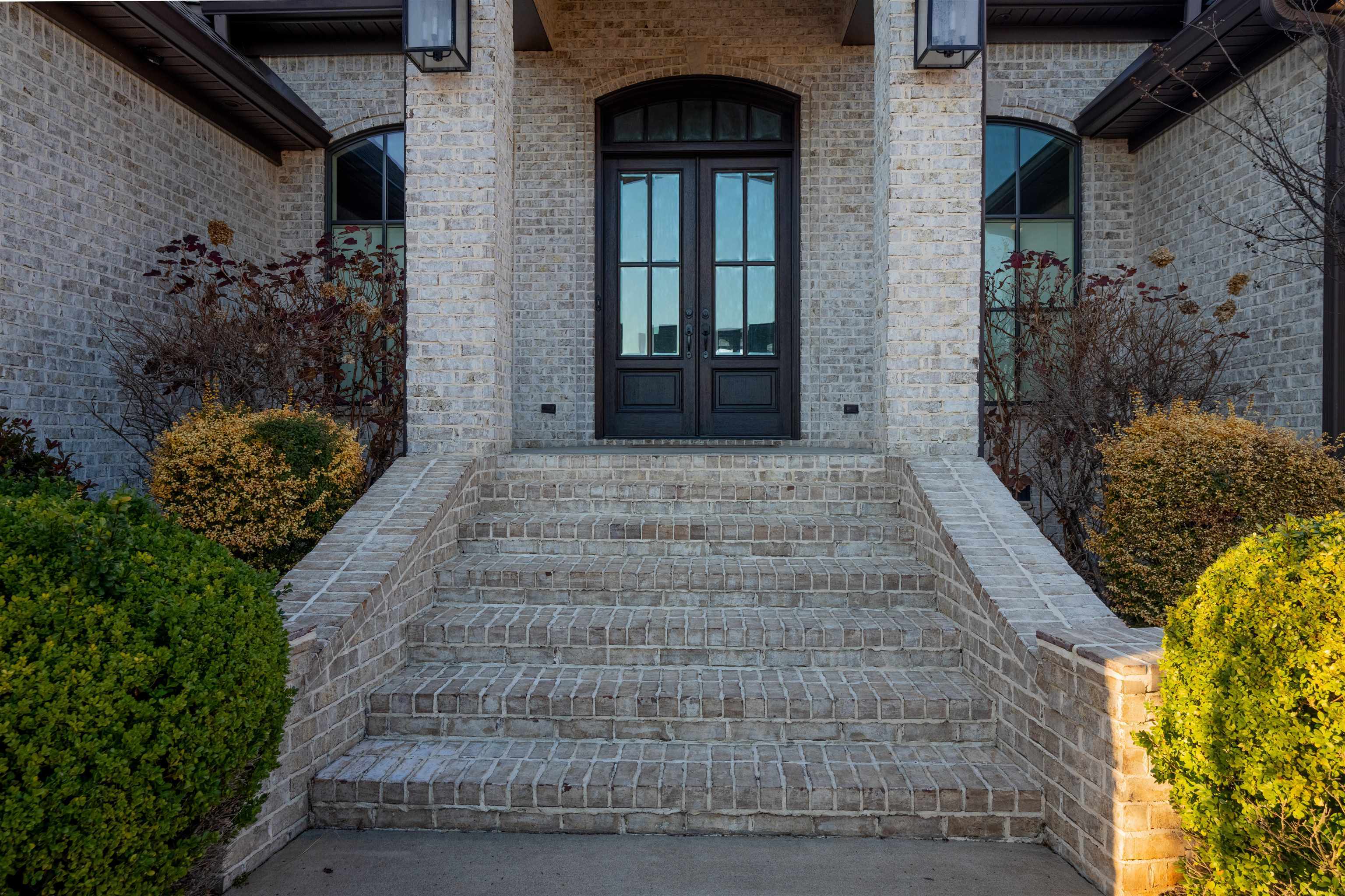 Property Photo:  100 Stormy Dr  AL 35661 - MUSCLE S 
