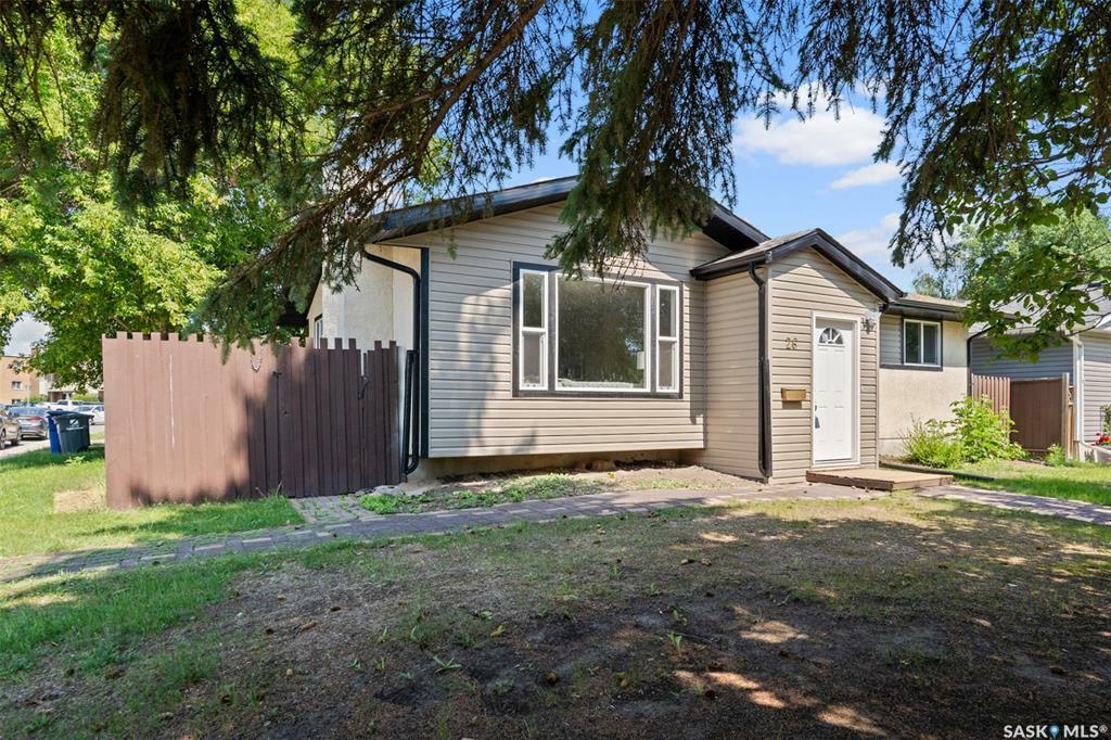 Property Photo:  26 Assiniboine Drive  SK S7K 1H4 