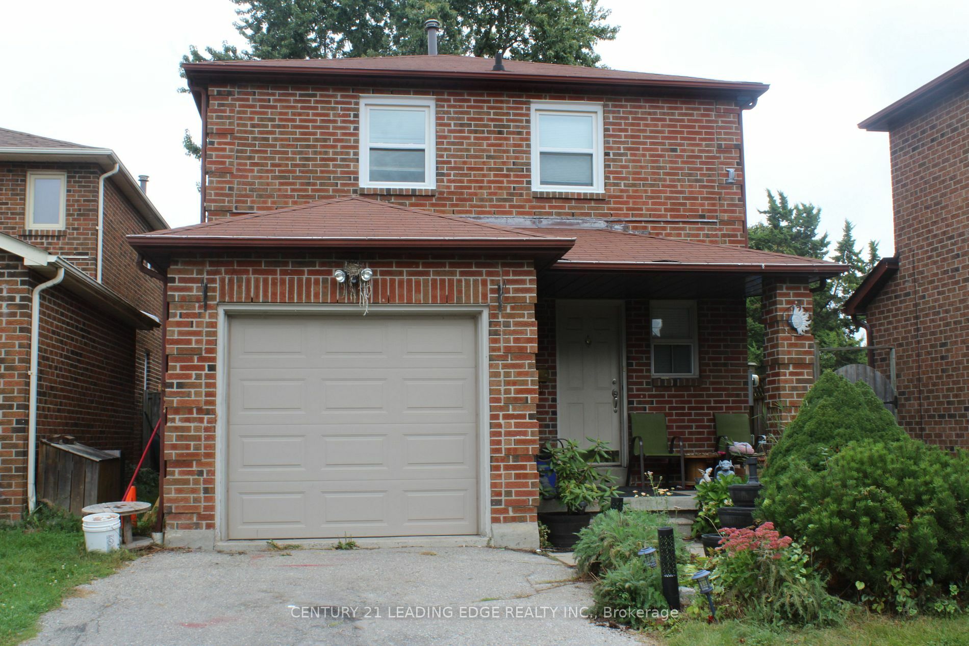 Property Photo:  5 Bowers Crt  ON L1T 2L6 