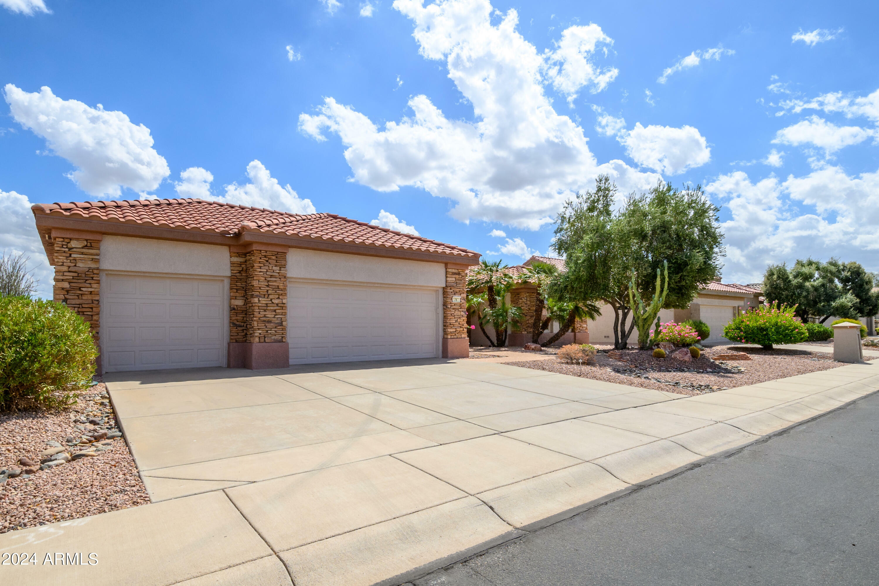 Property Photo:  17621 N Eagle Crest Drive  AZ 85374 