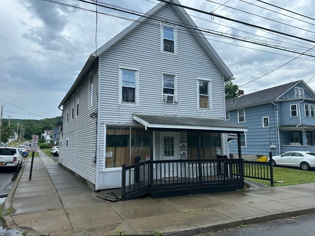 Property Photo:  654 Chenango Street  NY 13901 