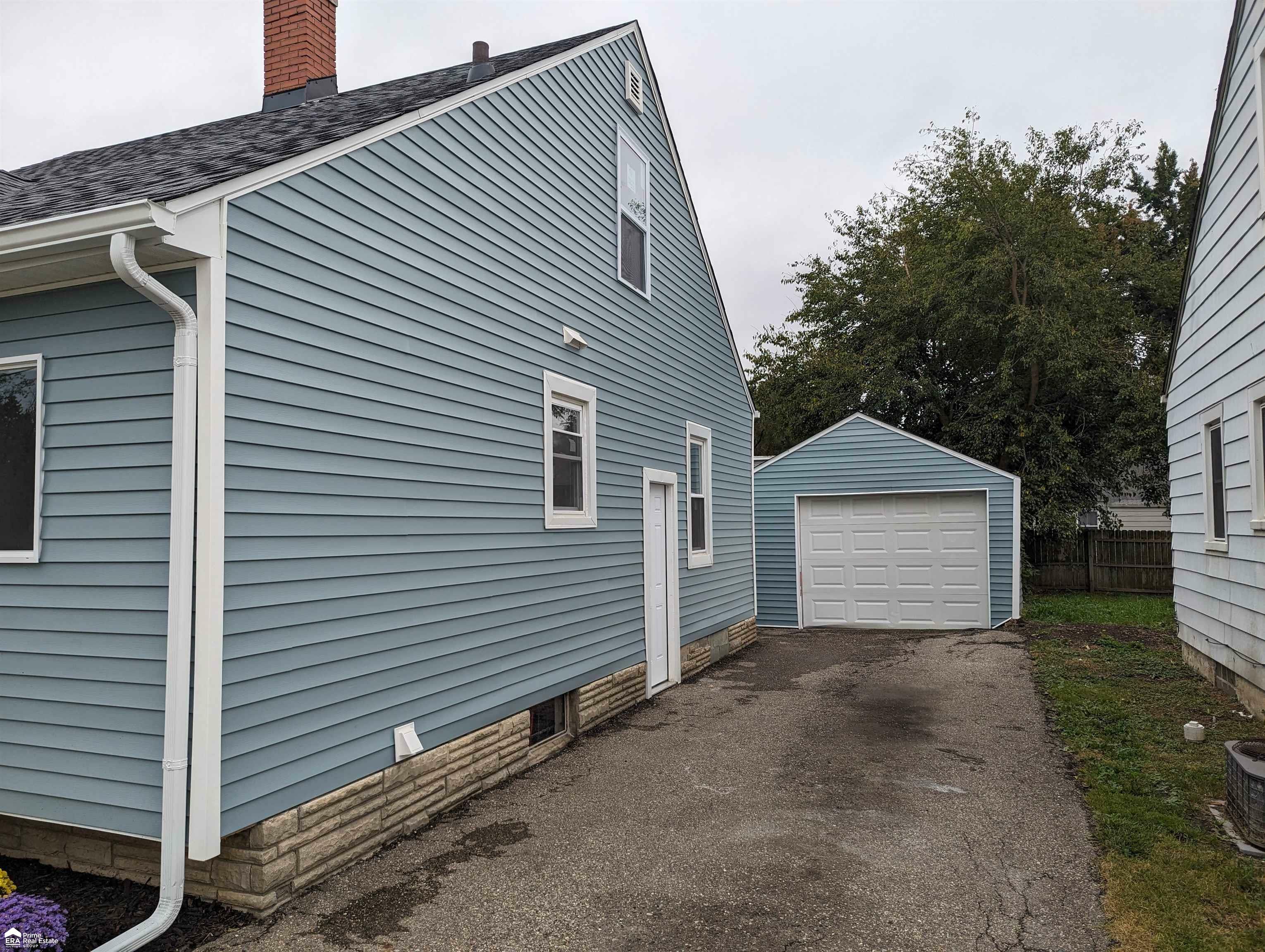 Property Photo:  2110 Bristol Road  MI 48529 