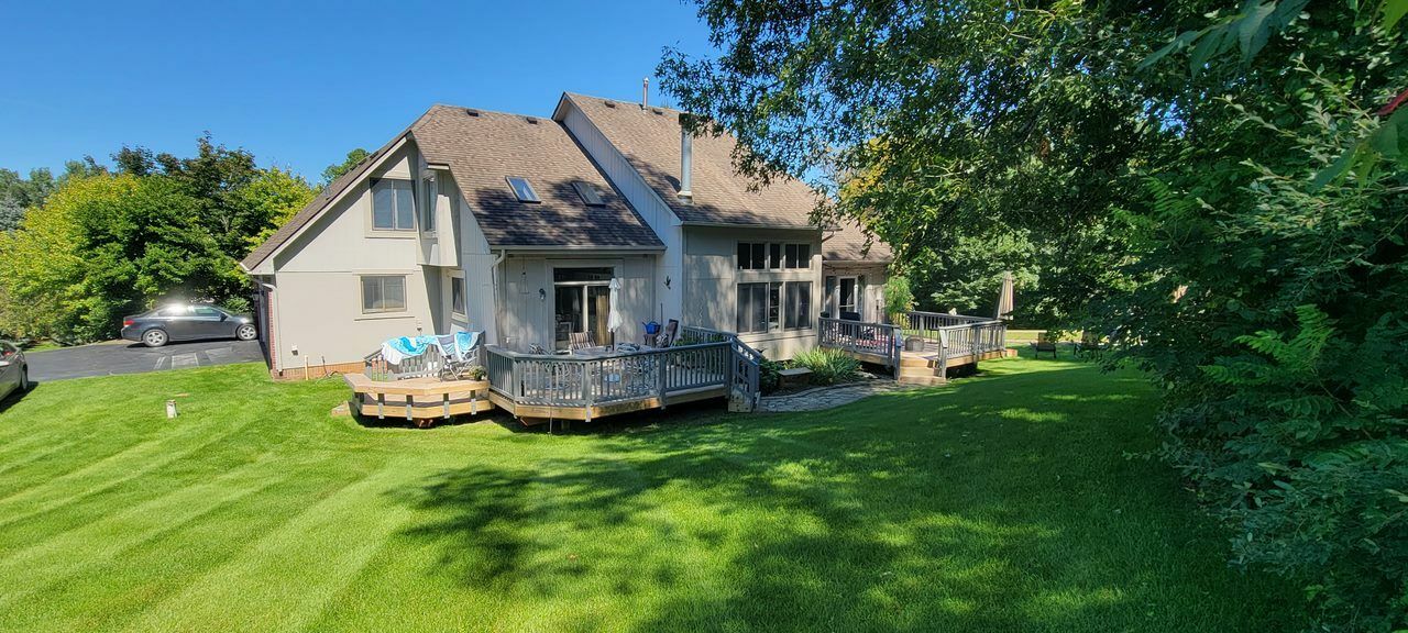 Property Photo:  9829 Forest Ridge Drive  MI 48348 4163 