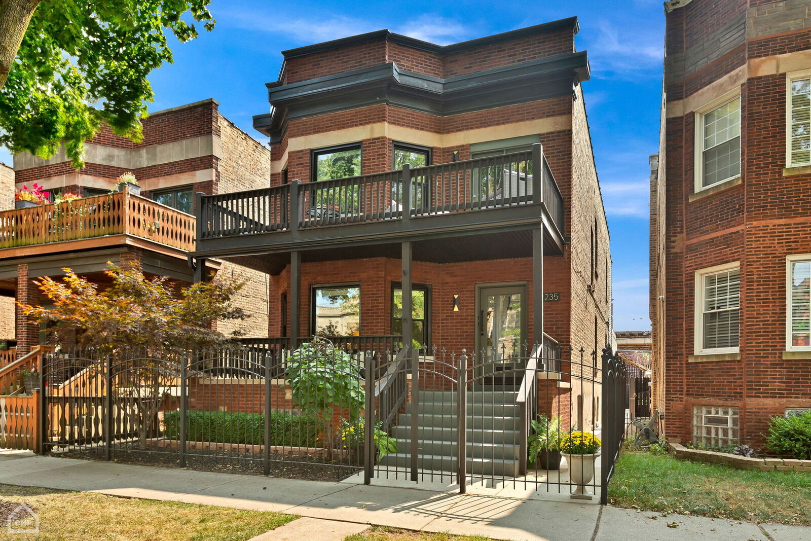 Property Photo: 2235 W Leland Avenue IL 60625