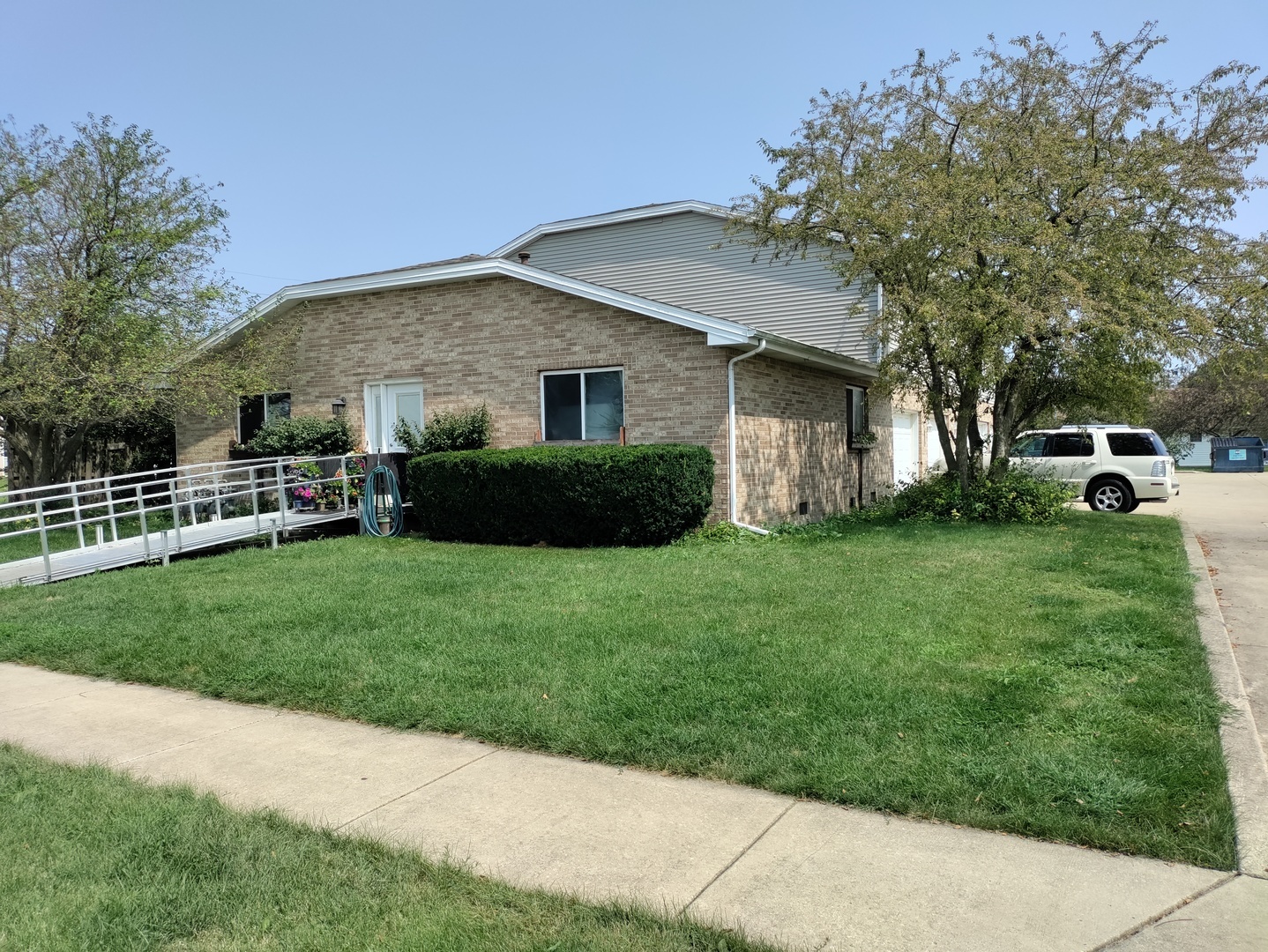 121 E Division Street  Manteno IL 60950 photo