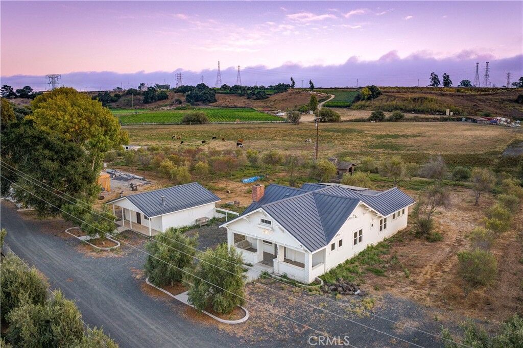Property Photo: 1520 S Thompson Avenue CA 93444
