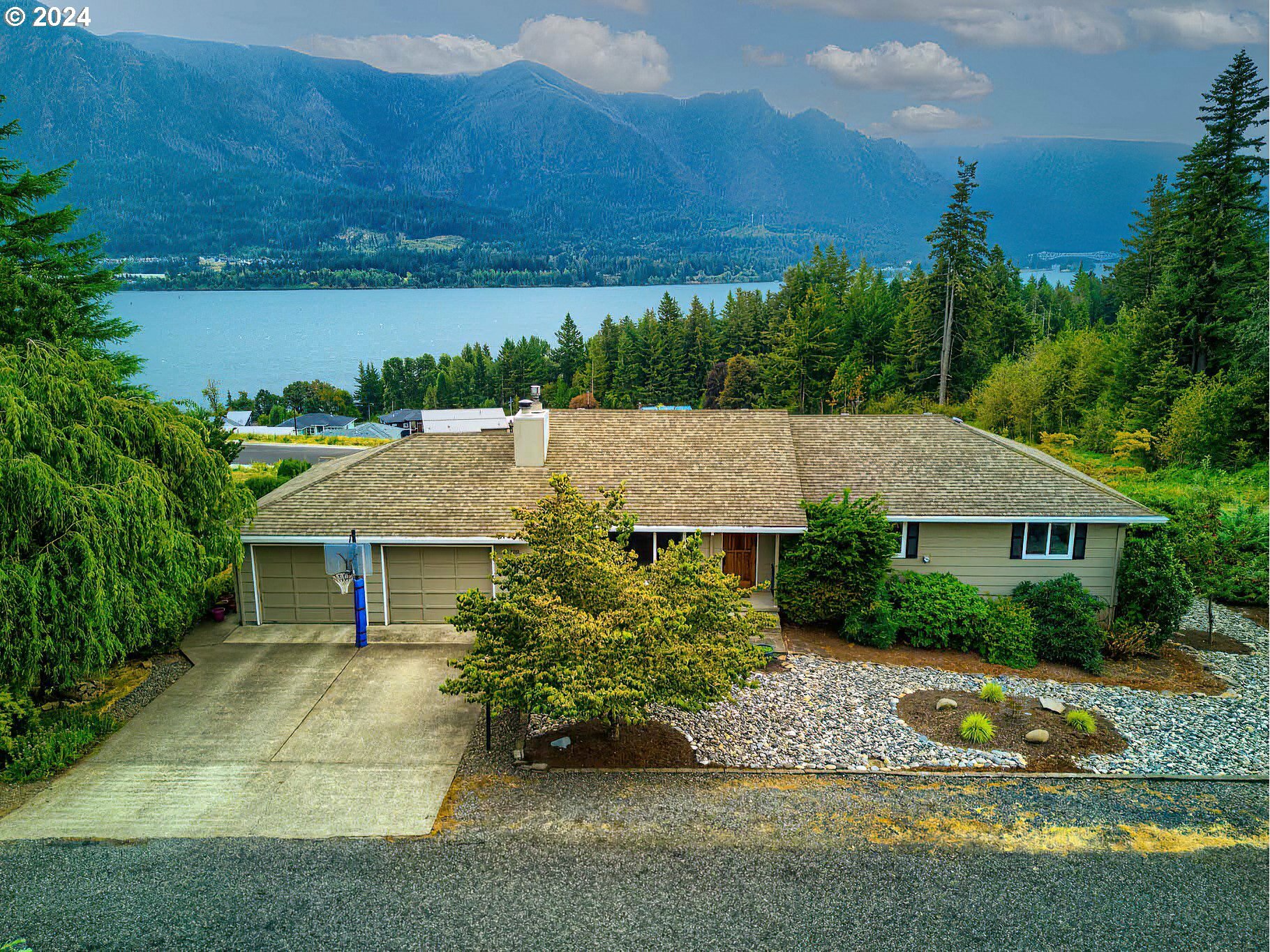 Property Photo:  120 NE Tari Ln  WA 98648 