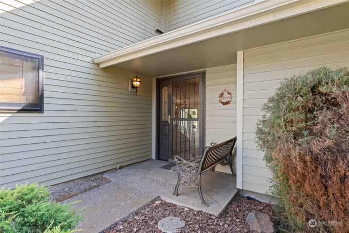 Property Photo:  500 E Cherry Lane A05  WA 98926 