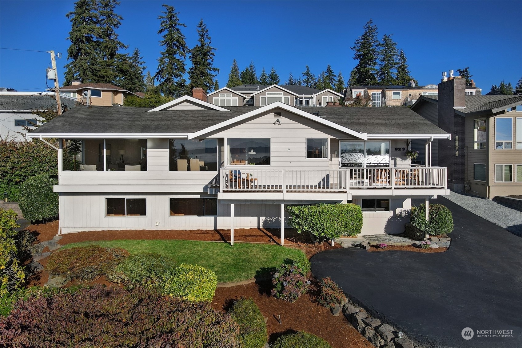 Property Photo:  829  Laurel Way  WA 98020 