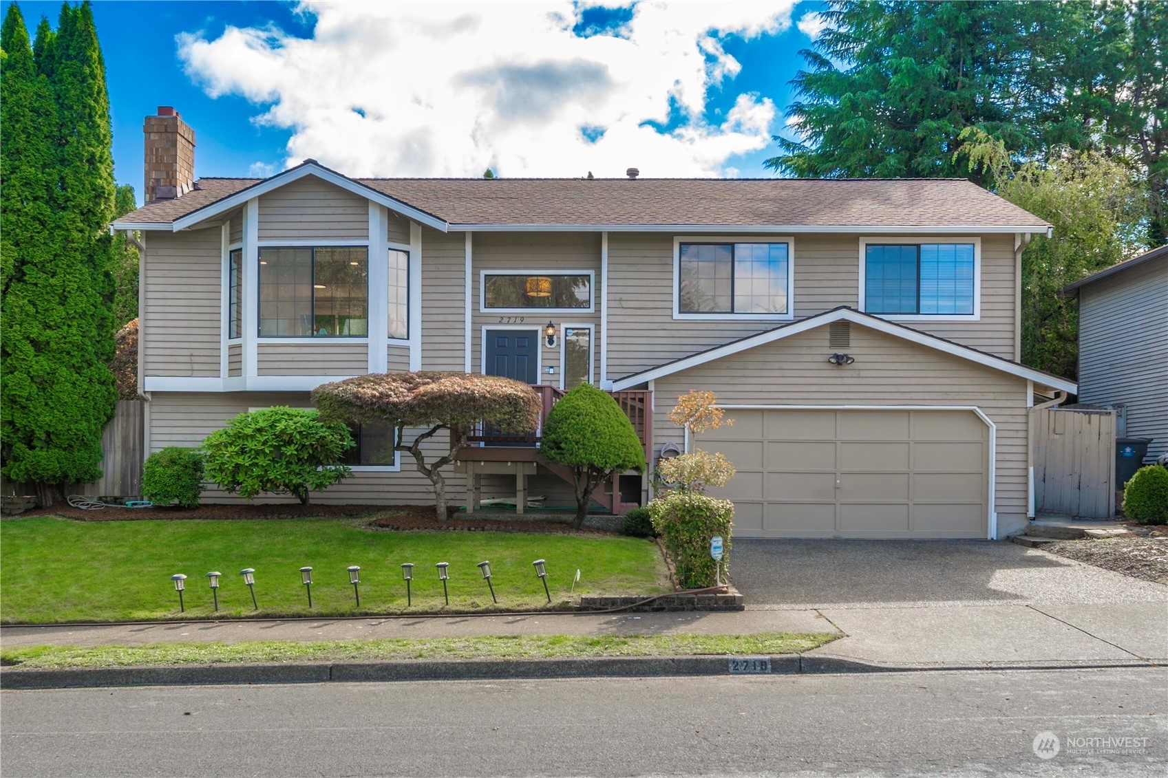 Property Photo:  2719 NE 4th Court  WA 98056 