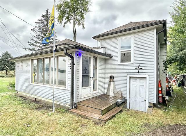 Property Photo:  2715 Duck Lake Road N  MI 48356 