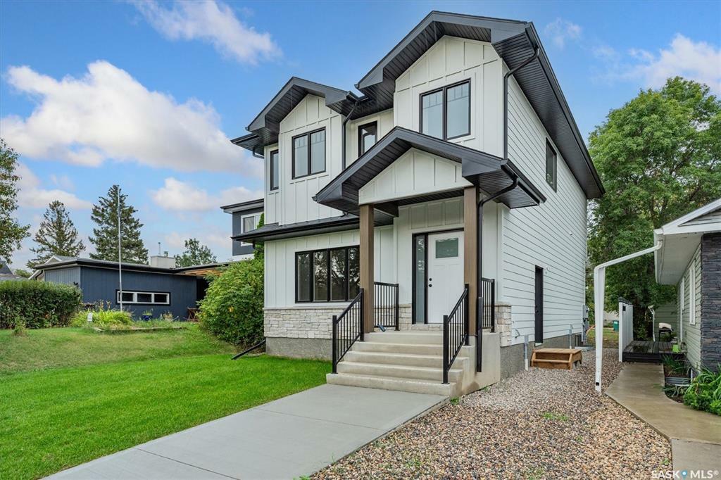 Property Photo:  1308 14th Street E  SK S7H 0A7 