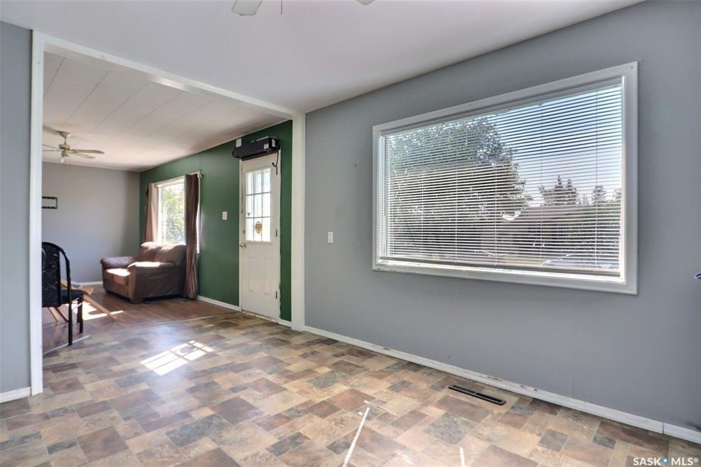 Property Photo:  754 7th Street E  SK S6V 0T1 