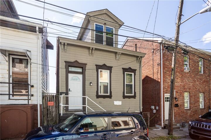 2129 Straubs Ln  Pittsburgh PA 15212 photo