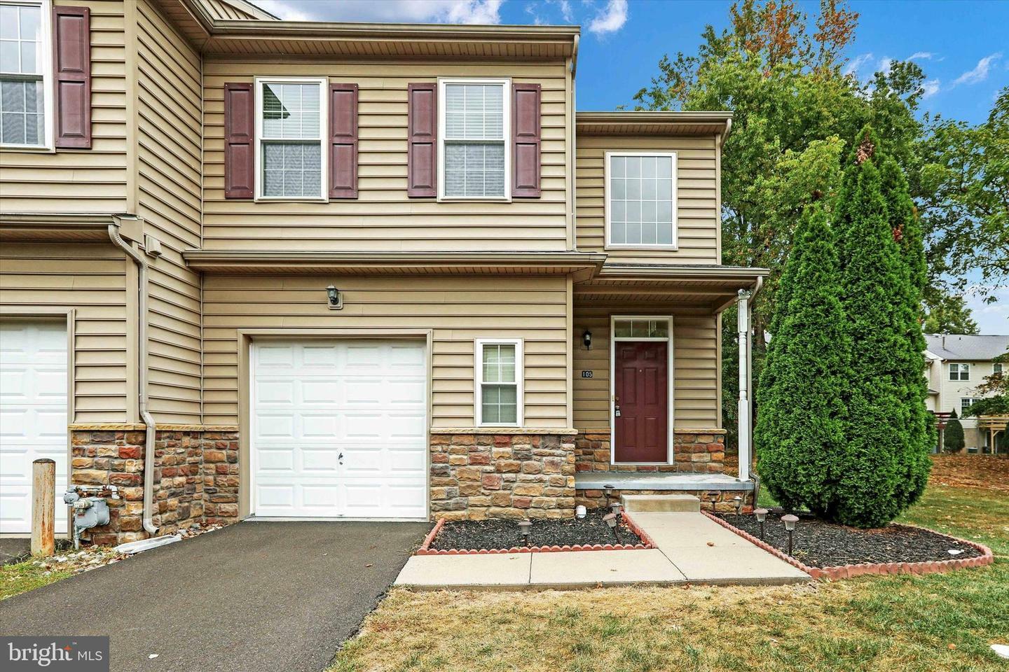 Property Photo:  105 Oxford Falls Court  PA 19047 