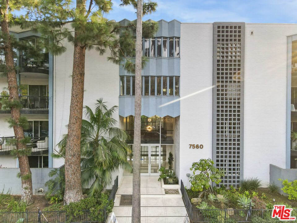 Property Photo:  7560   Hollywood Blvd 306  CA 90046 