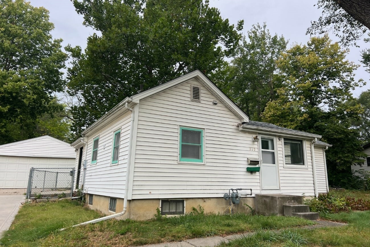 Property Photo:  319 S Franklin Avenue  IA 50014 