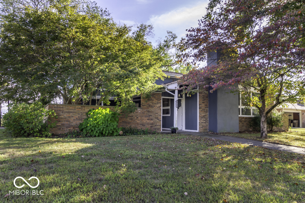 Property Photo:  4735 Woodcrest Drive  IN 47203 