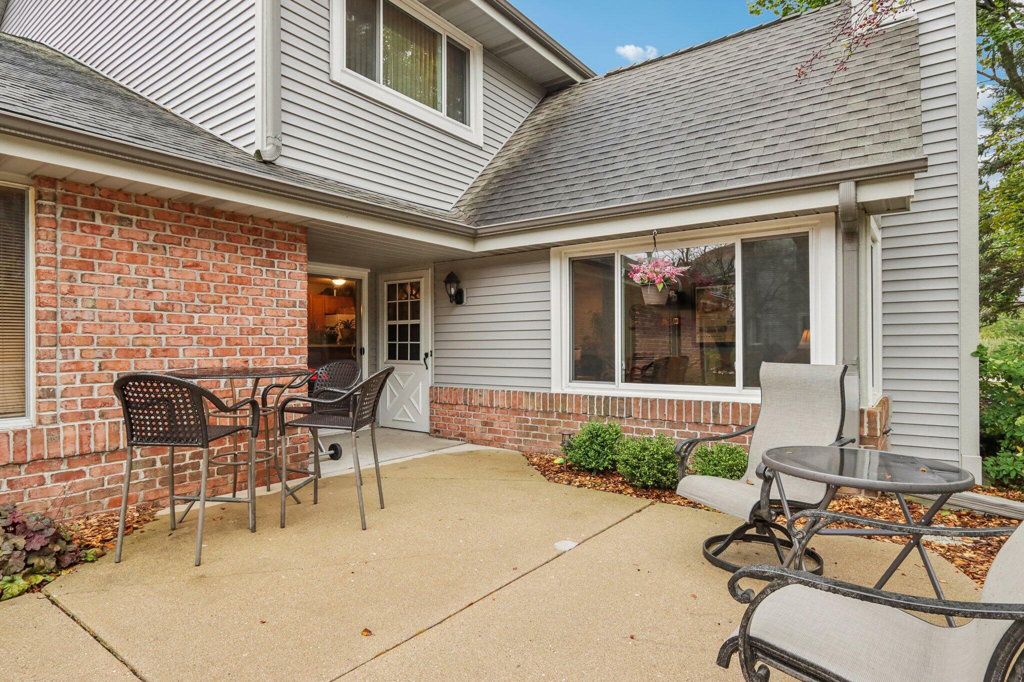 Property Photo:  13588 W Fountain Ct  WI 53151 