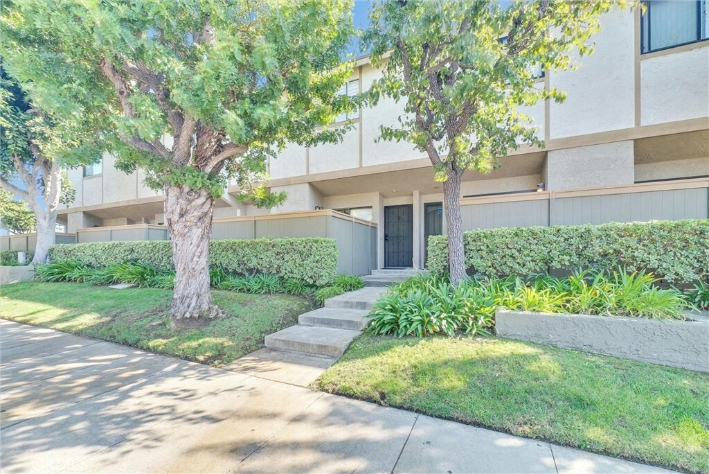 Property Photo:  2000 W Palmyra Avenue 2  CA 92868 