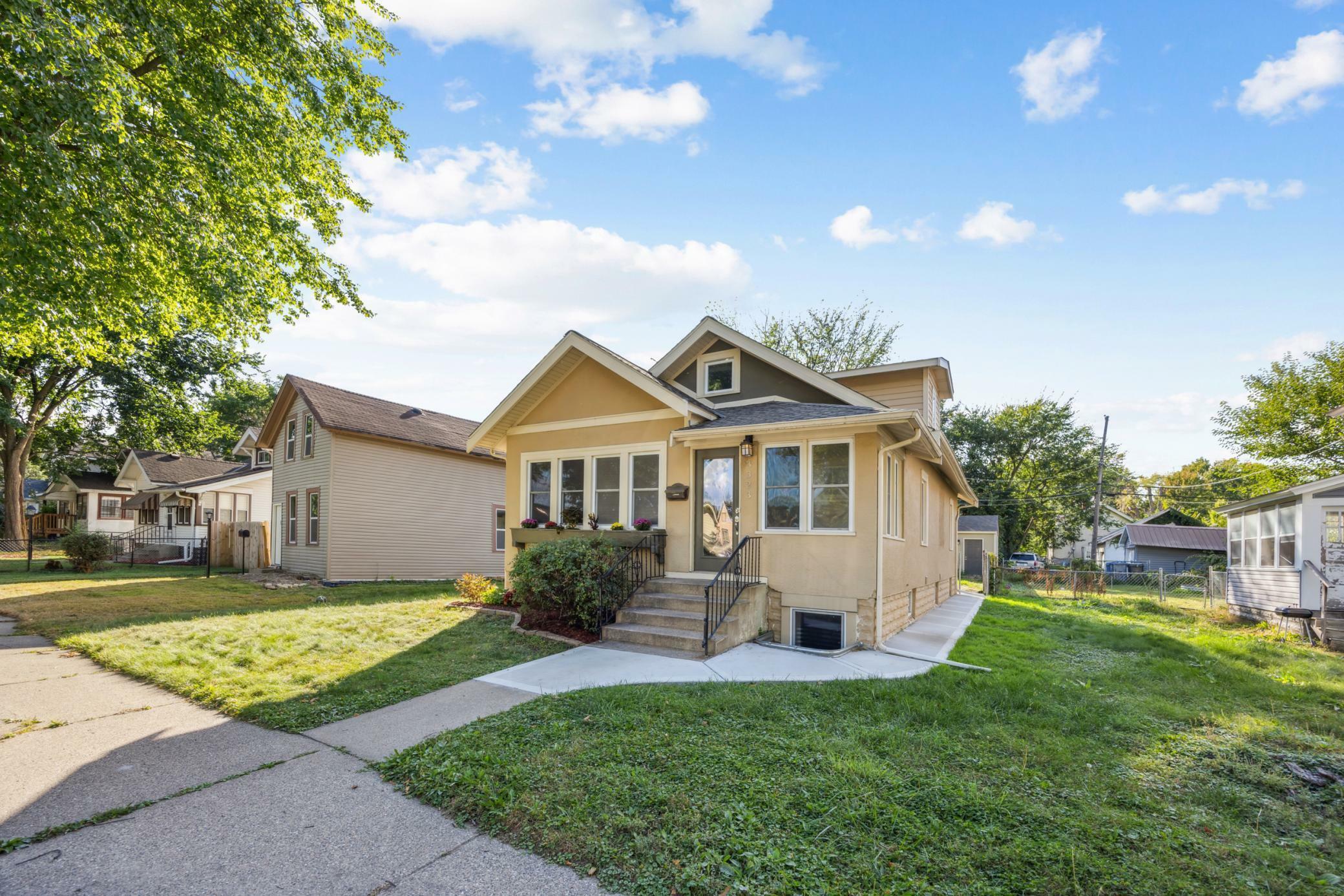 Property Photo:  3323 Aldrich Avenue N  MN 55412 