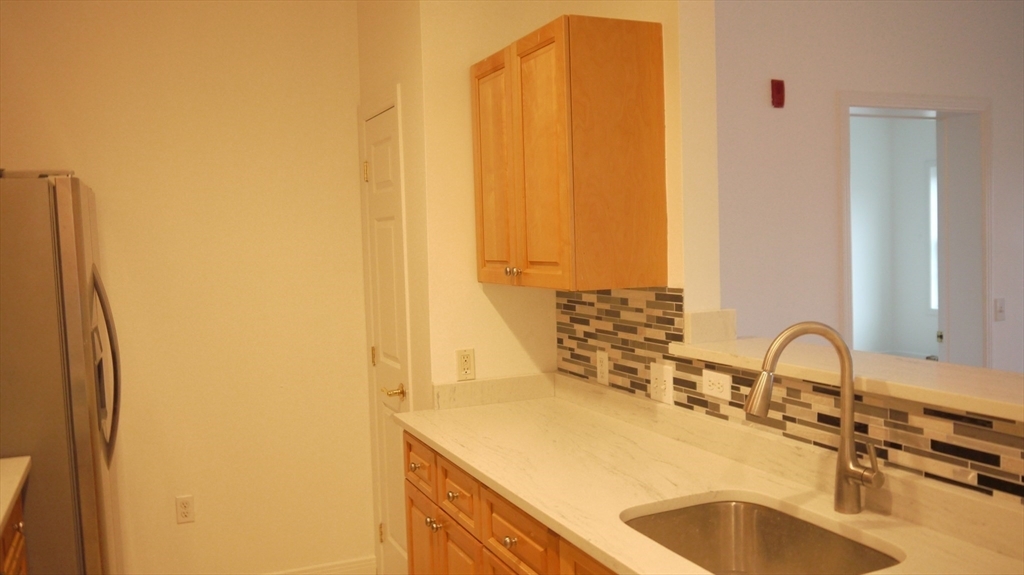 Property Photo:  8 Walnut St 202  MA 01960 