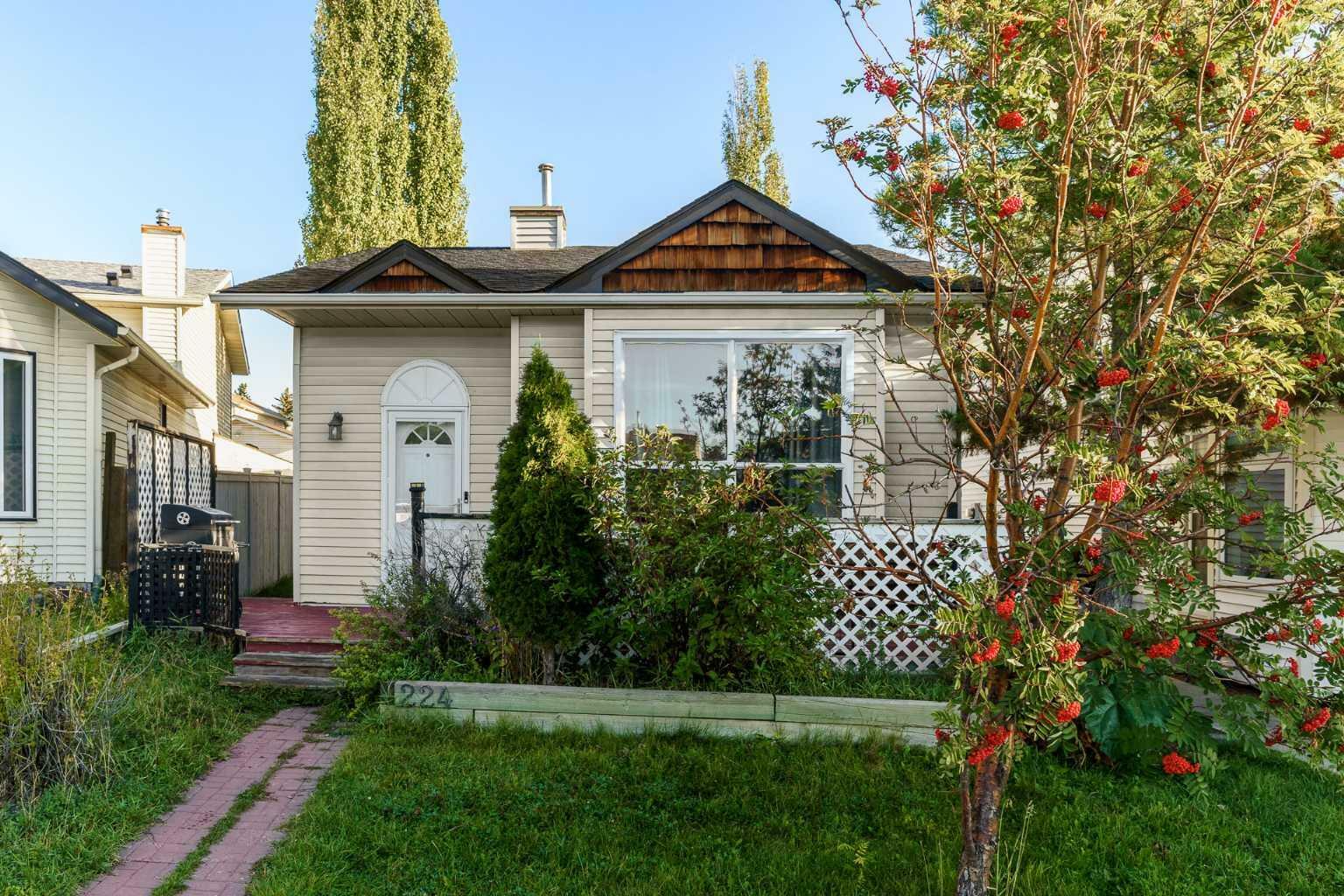 Property Photo:  224 Covington Place NE  AB T3K 4A7 