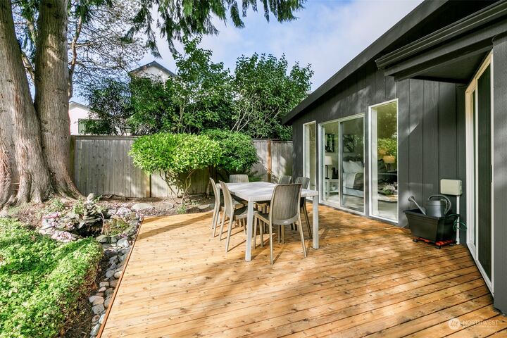 Property Photo:  2127 N 117th Street  WA 98133 