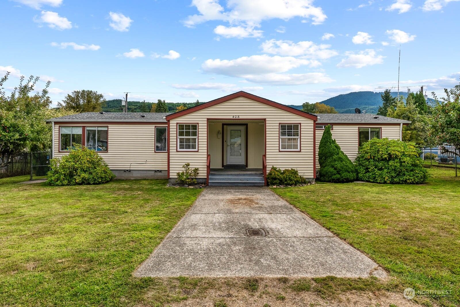 Property Photo: 408 Jackson Street WA 98581