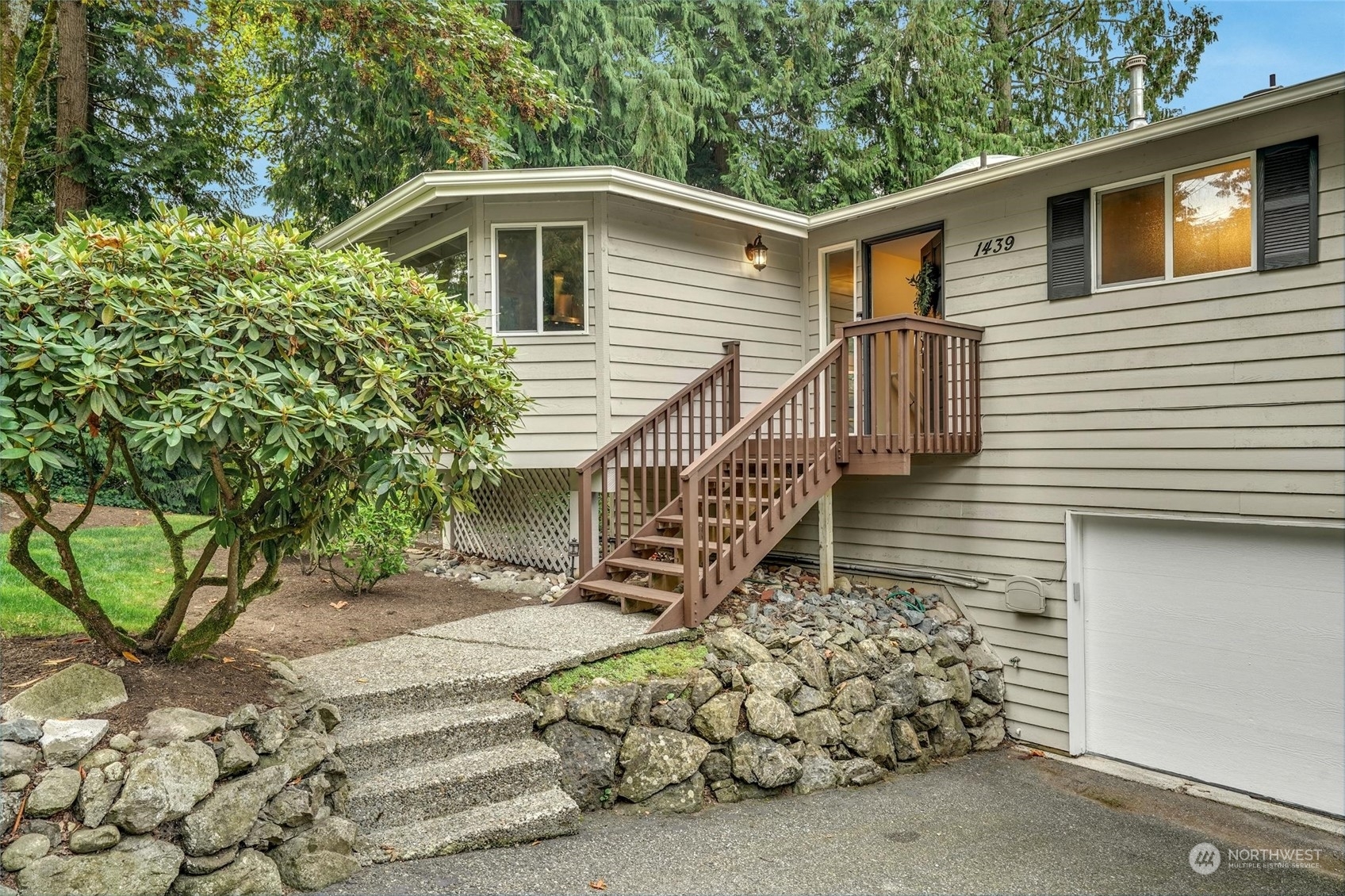 Property Photo:  1439 227th Avenue SE  WA 98075 