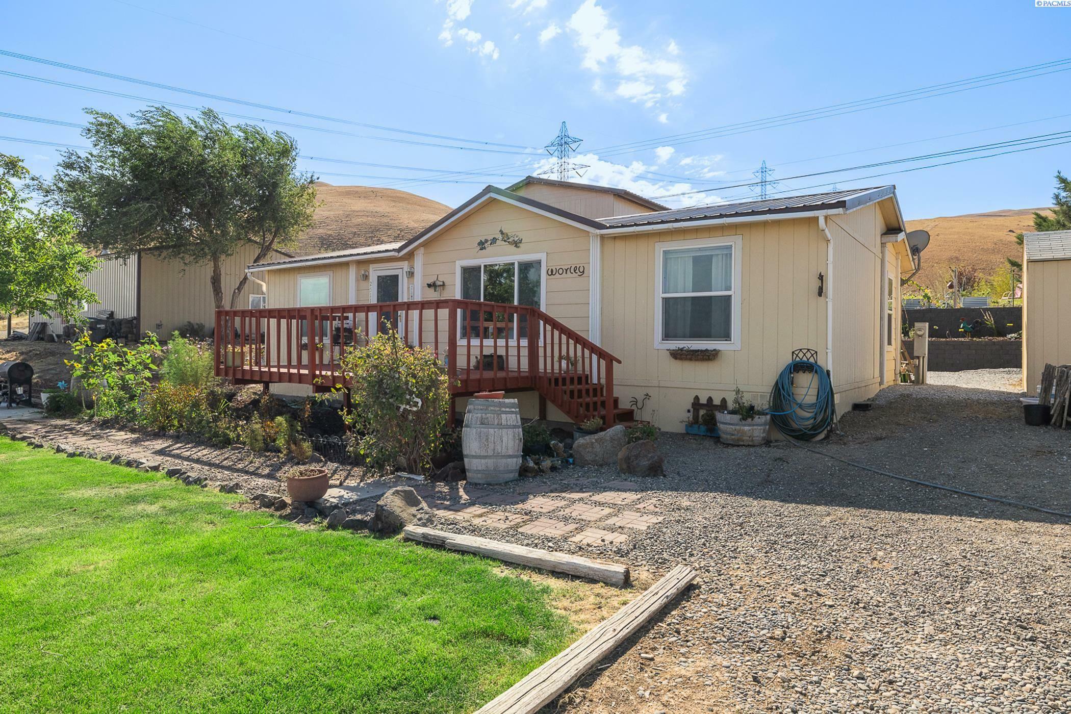 Property Photo: 25116 N 251 Prnw WA 99320-0000