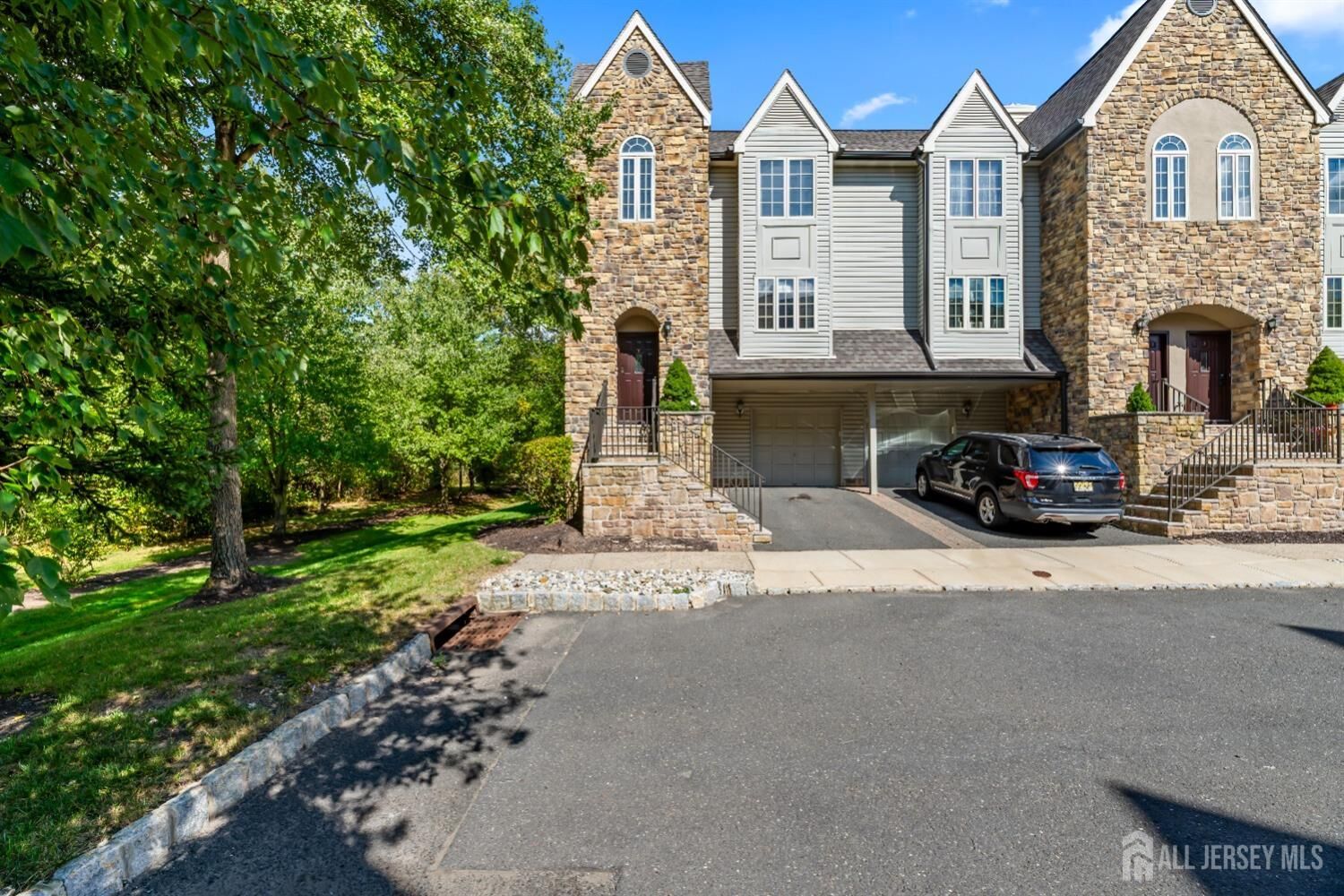 Property Photo: 7 Finch Court NJ 07922