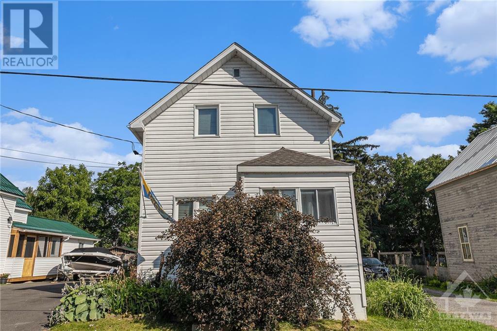 Property Photo:  92 Herriott Street  ON K7C 2A7 