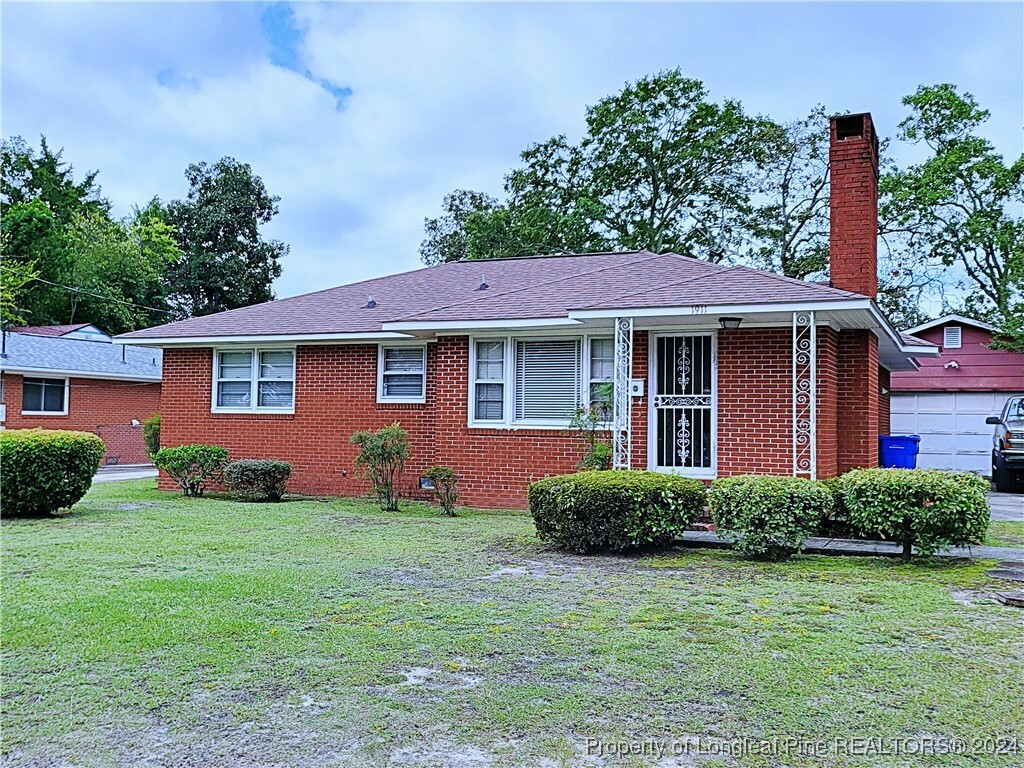 Property Photo:  1911 Seabrook Road  NC 28301 