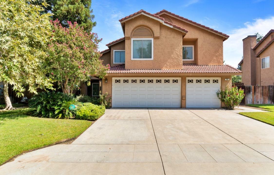 Property Photo:  988 E Edgemont Drive  CA 93720 