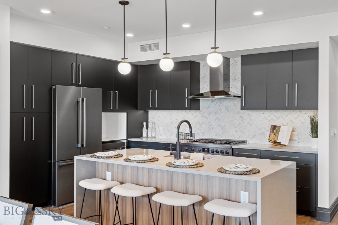 Property Photo: 315 N Tracy Avenue 403 MT 59715
