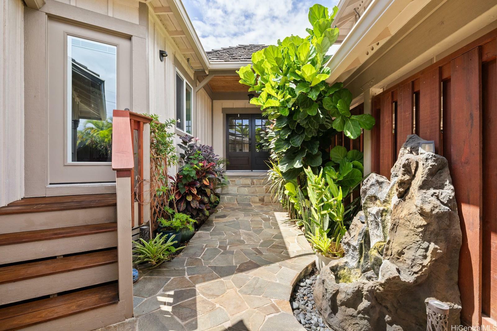 Property Photo:  44-585 Kaneohe Bay Drive  HI 96744 