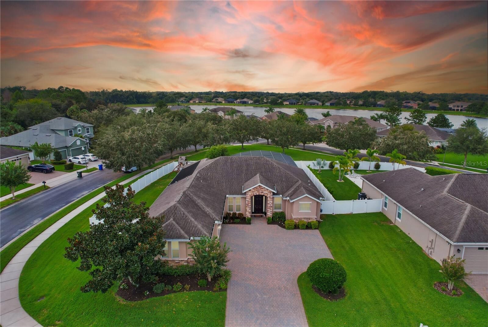 Property Photo: 930 Holly Springs Terrace FL 32765