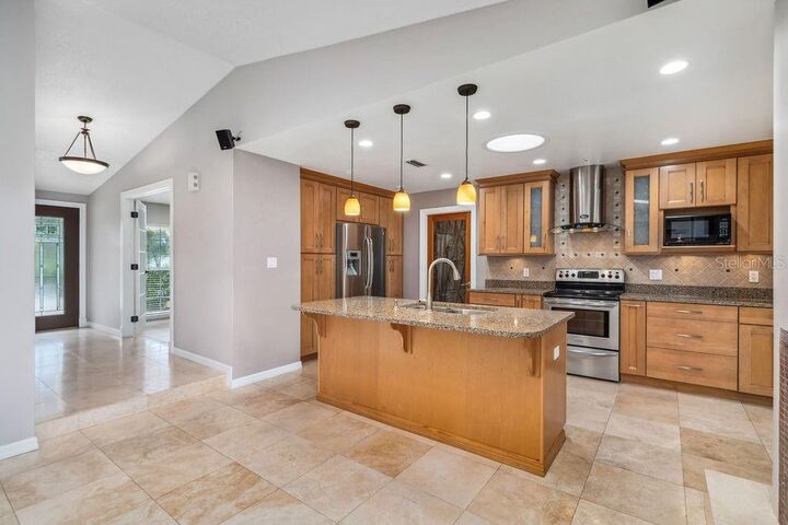 Property Photo: 504 Riviera Drive FL 32701