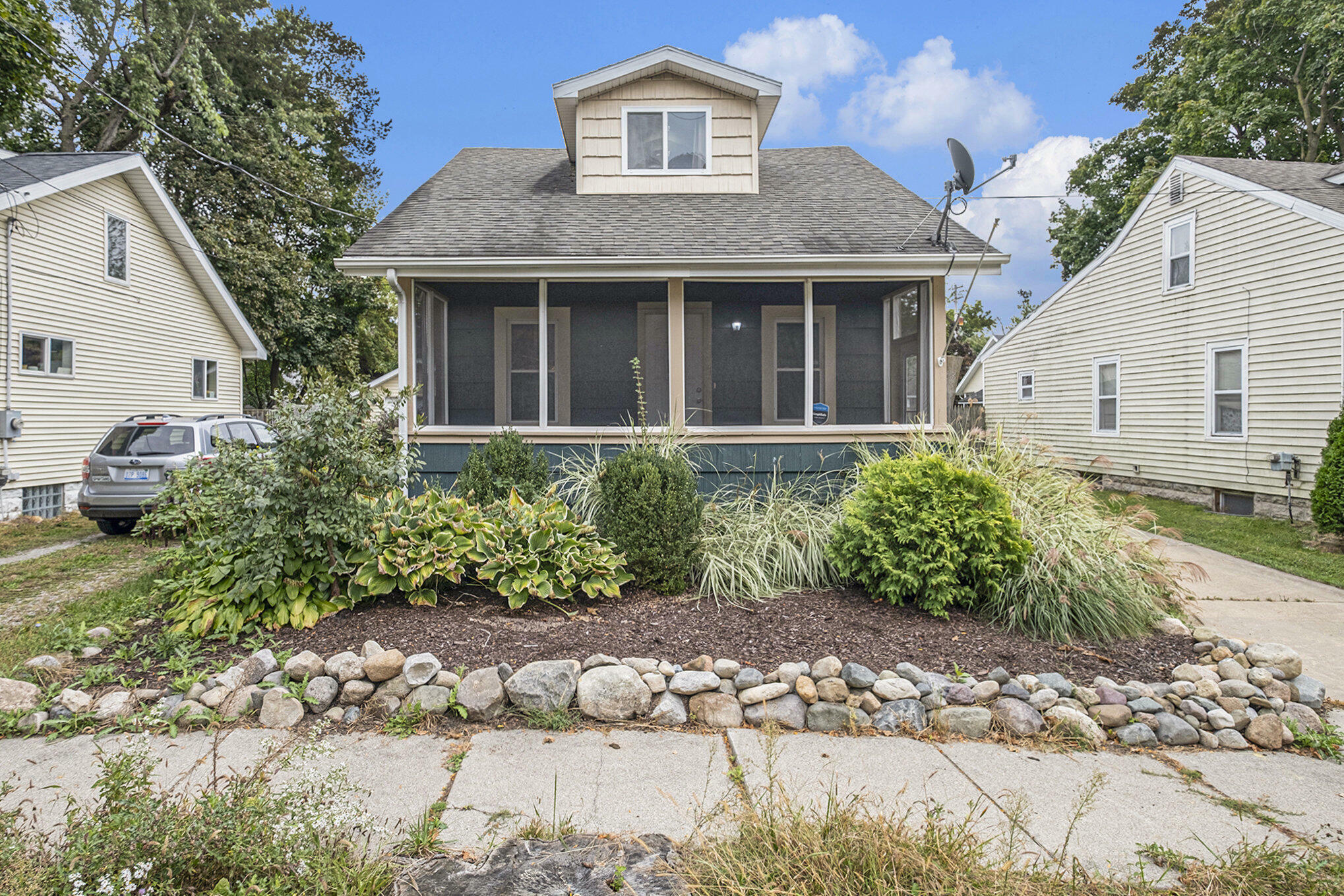 838 Cawood St Street  Lansing MI 48915 photo