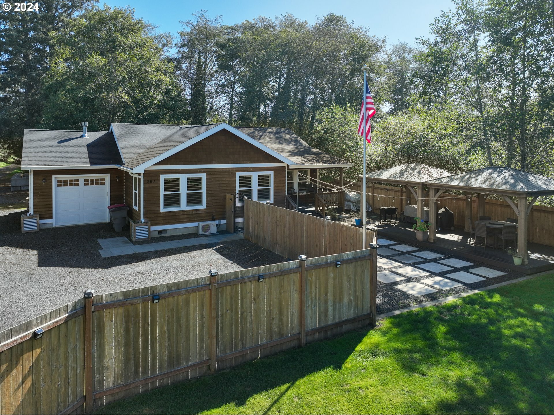 Property Photo: 361 Railroad Ave OR 97138