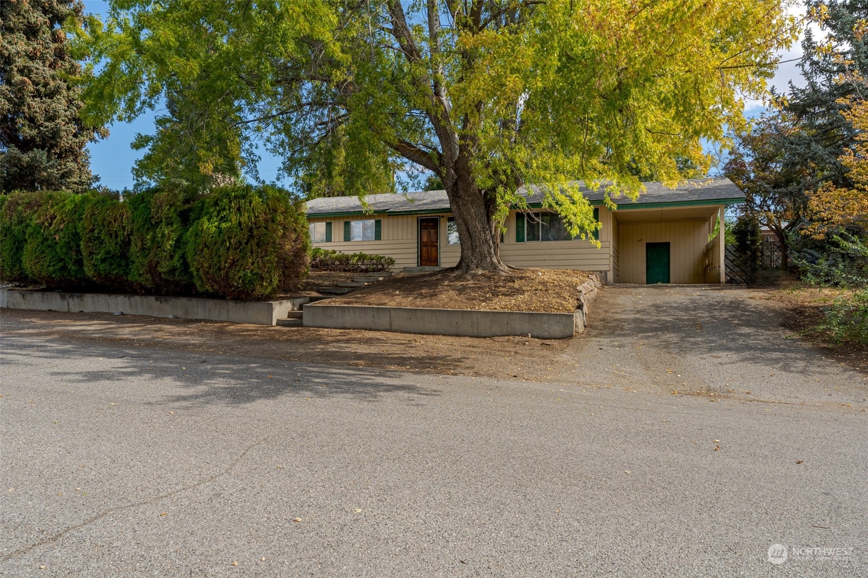 Property Photo:  17 S Lombard  WA 98802 